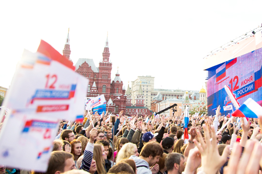 На концерт по случаю Дня России на Красной площади пришли более 30 тыс. человек