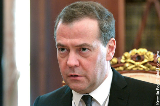 Медведев предложил поднять возраст выхода на пенсию