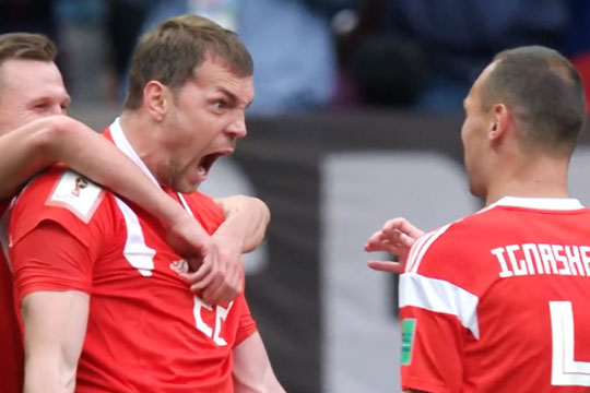 Россия довела счет в первом матче ЧМ до разгромного