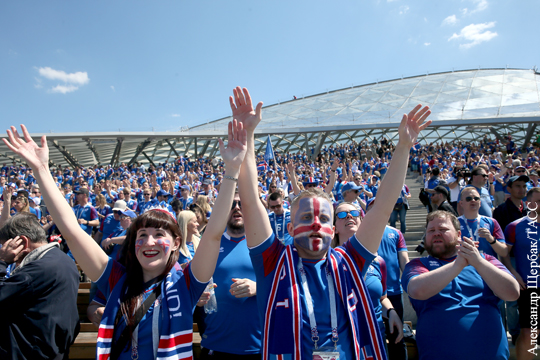 Сотни исландцев прокричали «Ху!» у стен Кремля
