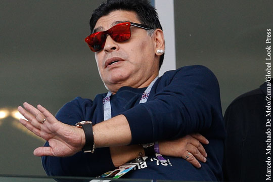 Марадона объяснил, почему курил на стадионе в Москве