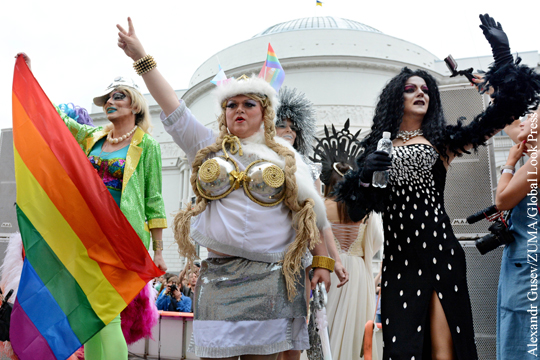 Зачем киевским властям гей-парад 
