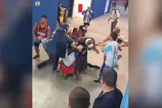 Аргентинцы избили хорвата прямо на стадионе в Нижнем Новгороде 