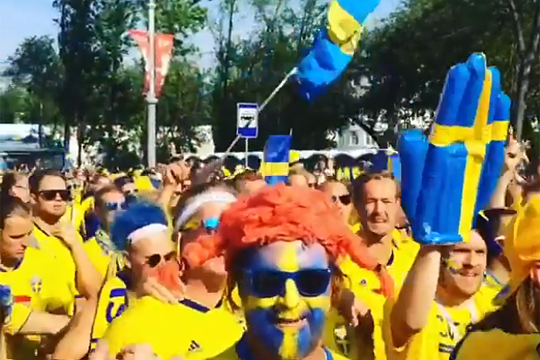 Шведские болельщики устроили шествие благодарности России