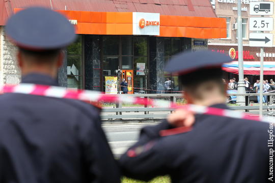 На севере Москвы захватили заложников в магазине «Дикси»