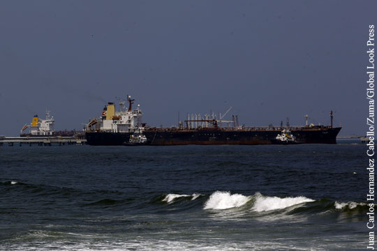 Иран пригрозил закрыть Ормузский пролив для вывоза нефти