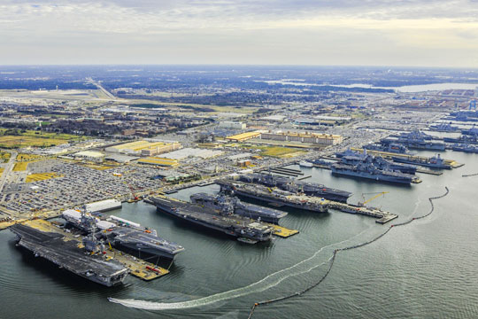 Крупнейшая база ВМС США оказалась под угрозой затопления