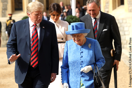 В брошке Елизаветы II увидели скрытое послание Трампу
