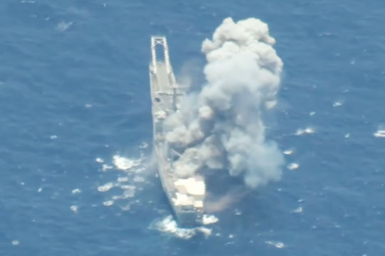Появилось видео расстрела американского десантного корабля
