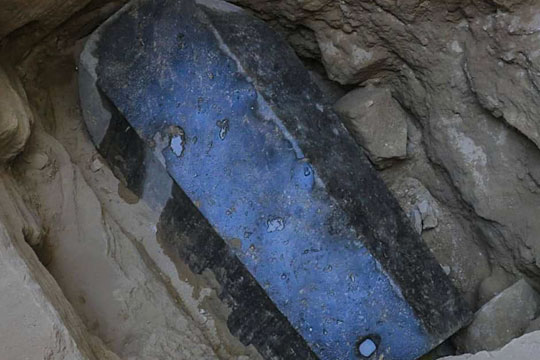 В Египте вскрыли загадочную черную гробницу