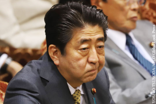 В парламент Японии внесли резолюцию о недоверии правительству Абэ