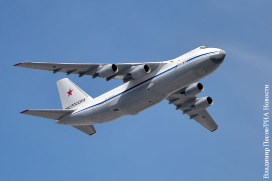 Российский самолет доставил гумпомощь из Франции в Сирию
