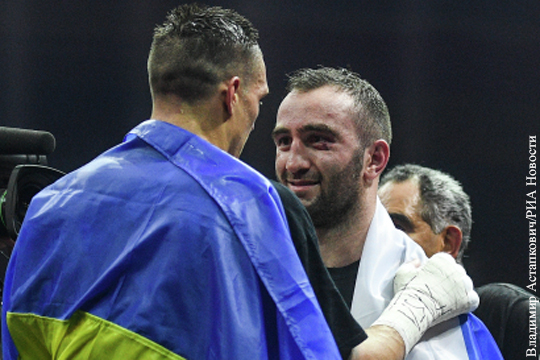 Власти Украины увидели символ в победе боксера Усика в Москве