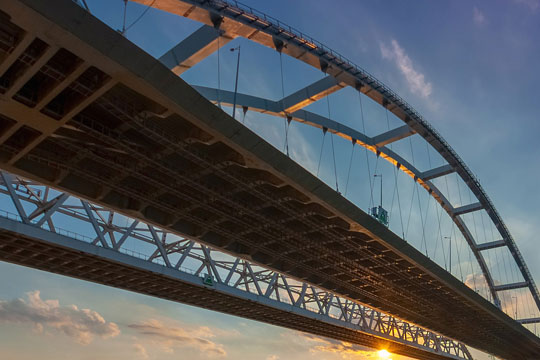 На Украине назвали Крымский мост бесполезным и опасным
