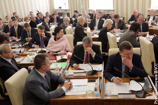 Киев заявил об отказе считать всех крымских чиновников «изменниками»