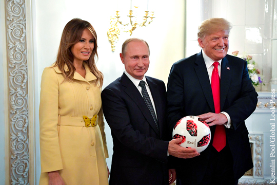Противники Трампа нашли «шпионский чип» в подаренном Путиным мяче 