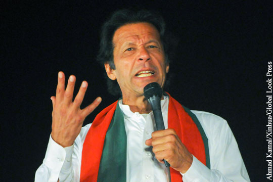 Звезда крикета выиграл выборы в Пакистане и пообещал изменить отношения с США