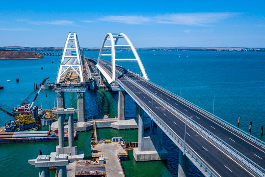 Украина вслед за ЕС собралась ввести санкции против строителей Крымского моста
