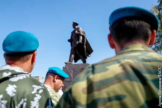 В Москве открыли памятник командующему ВДВ генералу Маргелову
