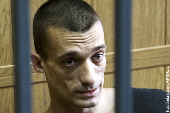Павленский пострадал во французской тюрьме «за отказ терпеть унижения»