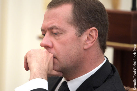 Медведев не исключил уголовной ответственности за увольнение пожилых работников