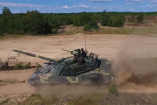 Порошенко показал модернизированный украинский танк Т-72