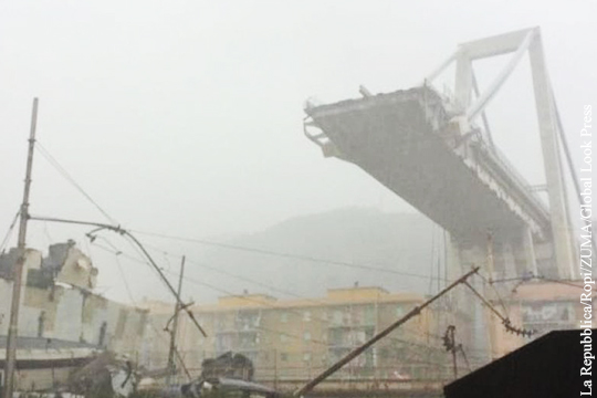 Автомобильный мост рухнул на севере Италии, много жертв