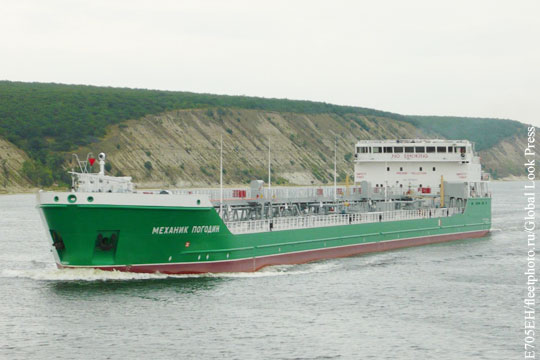 Российскому танкеру повторно запретили покидать украинский Херсон