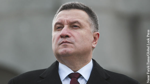 Политолог: Авакова на Украине сейчас некому отправить в отставку