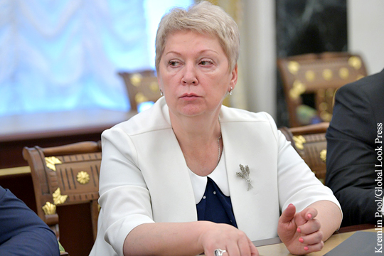 Министр Васильева предложила сократить допустимое число приемных детей в семье