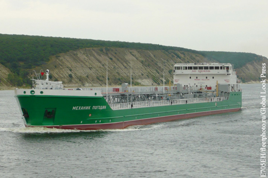 Киев захотел продать заблокированный в порту российский танкер