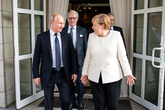 Путин прибыл в Берлин на переговоры с Меркель