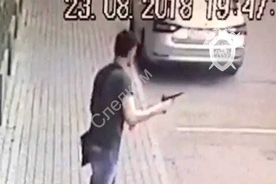 Опубликовано видео вооруженного нападения на полицейских в центре Москвы