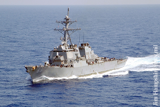Американский эсминец вошел в Персидский залив для удара по Сирии 