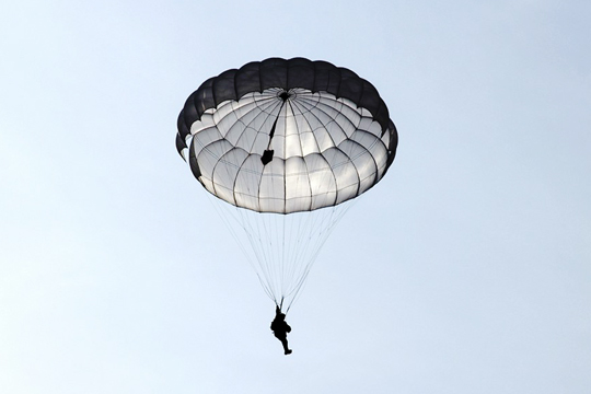 Во Владимирской области из-за нераскрывшегося парашюта погиб десантник