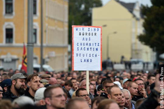 Жители немецкого Хемница вышли на новый митинг против мигрантов