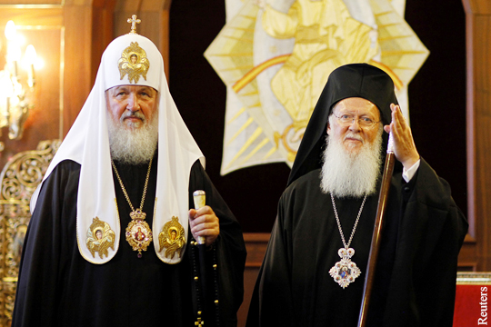 Украинские СМИ: Варфоломей сообщил патриарху Кириллу о решении дать УПЦ томос