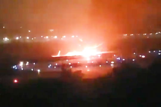 После посадки в Сочи загорелся пассажирский Boeing