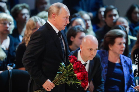 Путин и Медведев прибыли на прощание с Кобзоном