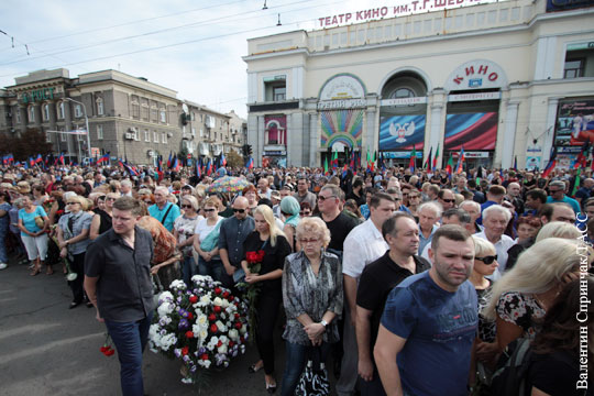 В Донецке началось 200-тысячное шествие в память о Захарченко