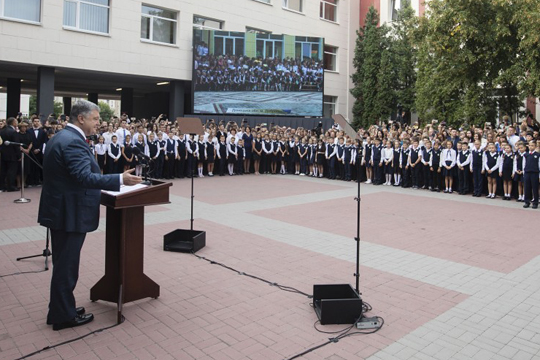 Порошенко рассказал детям об агрессивности украинцев