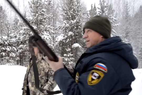 В Сети появилось видео убийства спящего медведя губернатором Иркутской области