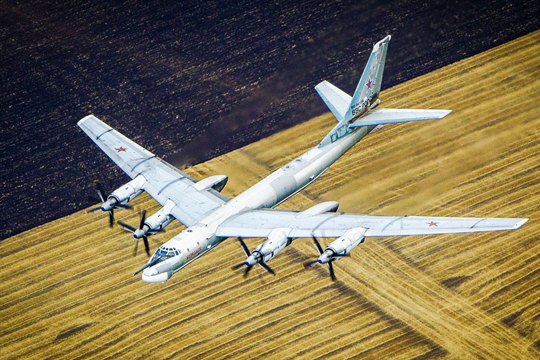 Полет российских Ту-95 у берегов Аляски вынудил США поднять в небо F-22