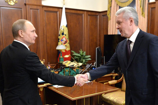 Путин поздравил Собянина с победой на выборах мэра Москвы