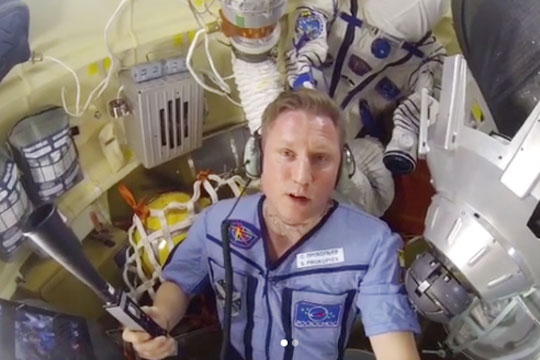 Космонавт показал, где обнаружили отверстие на МКС