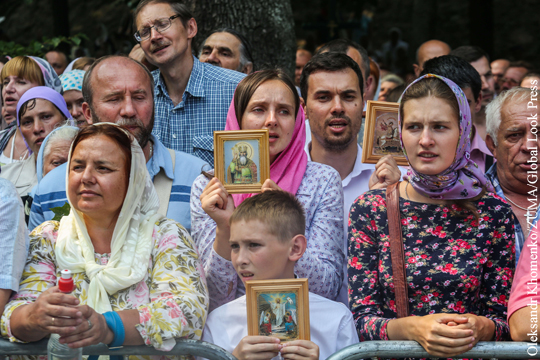 РПЦ: Украинская паства не ждет никакой автокефалии, люди храмы не отдадут