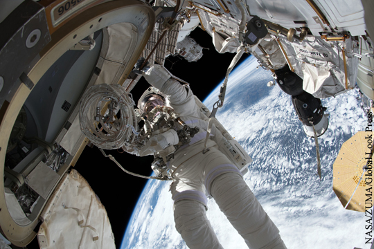 Российские космонавты выйдут в открытый космос из-за дырки в «Союзе»