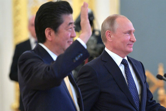 Абэ «на всякий случай» напомнил Путину позицию Японии по Курилам