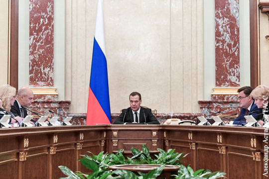 Медведев предупредил о непростых годах для российской экономики