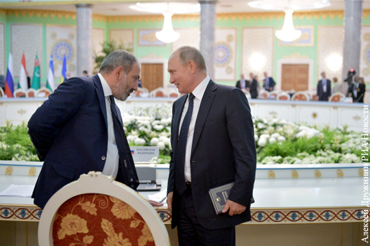 Путин на саммите СНГ отвлекся на великую книгу